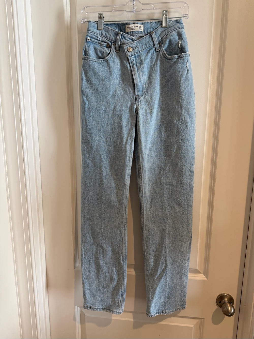 Abercrombie & Fitch Light Wash 90’s High-Rise Straight Jeans